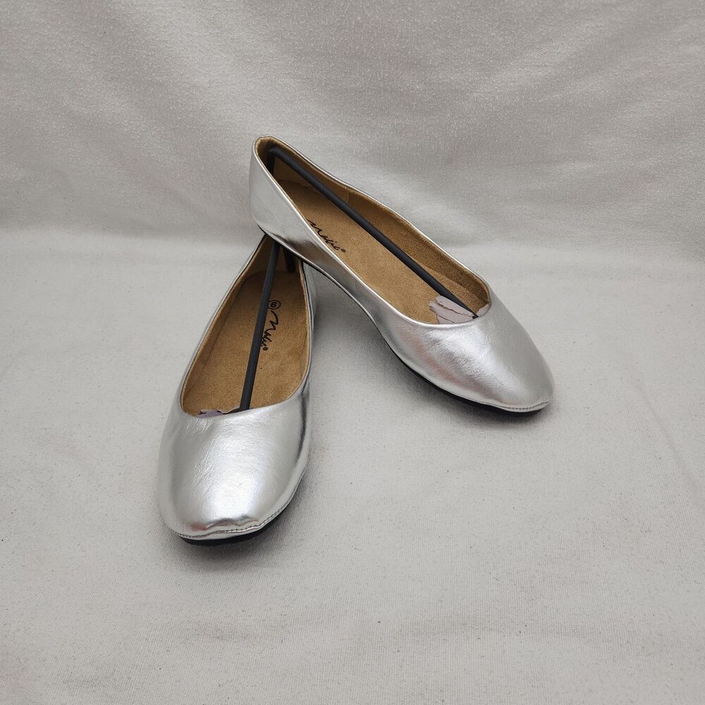 Shoe Magic Collection Candy Style Women's Ballet Flat Silver NEW In Box Dressy